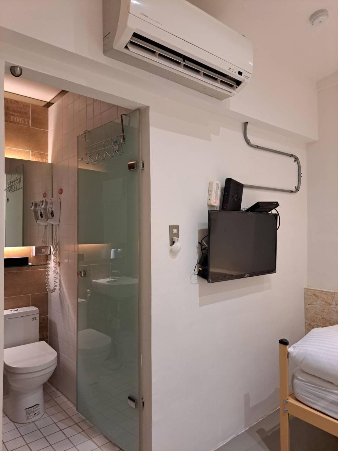 King Wow Inn Tainan Extérieur photo